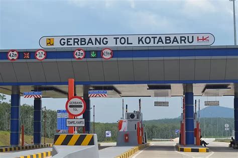 Tarif tol natar menggala  Suasana di gerbang Tol Kalikangkung, Semarang, Rabu (26/4/2023)
